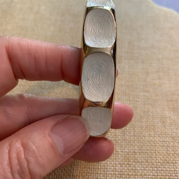 Vintage thumb print enamel gold tone bracelet - Picture 4 of 5